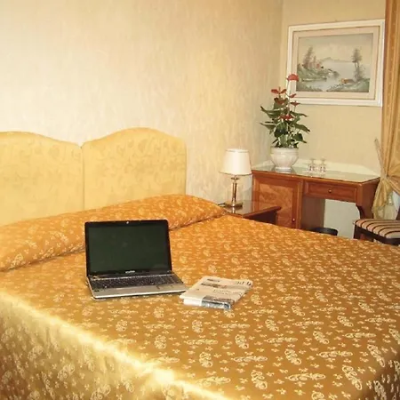 Siviglia 3* ローマ